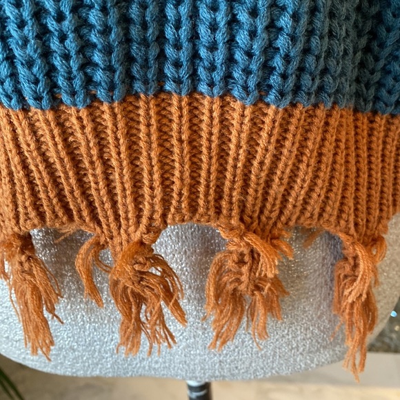 On the Road Distressed Color Block V-Neck Sweater Size S/M - Picture 8 of 16